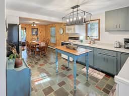 The Rosewood – Vermont Lake Cottage Near Crystal Beach & Killington Skiing - Image 2