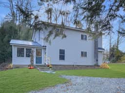 The Rosewood – Vermont Lake Cottage Near Crystal Beach & Killington Skiing - Image 3