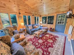 The Rosewood – Vermont Lake Cottage Near Crystal Beach & Killington Skiing - Image 4