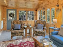 The Rosewood – Vermont Lake Cottage Near Crystal Beach & Killington Skiing - Image 5