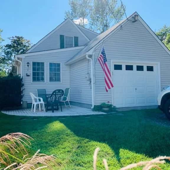 Family Retreat at York Beach-Lovely home just minutes from Long Sands Beach - Image 1