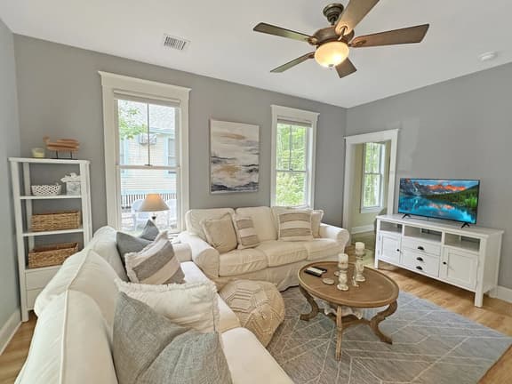 Seaglass Village 139 - Driftwood Cottage: Bright & Breezy Seaglass Retreat - Image 1