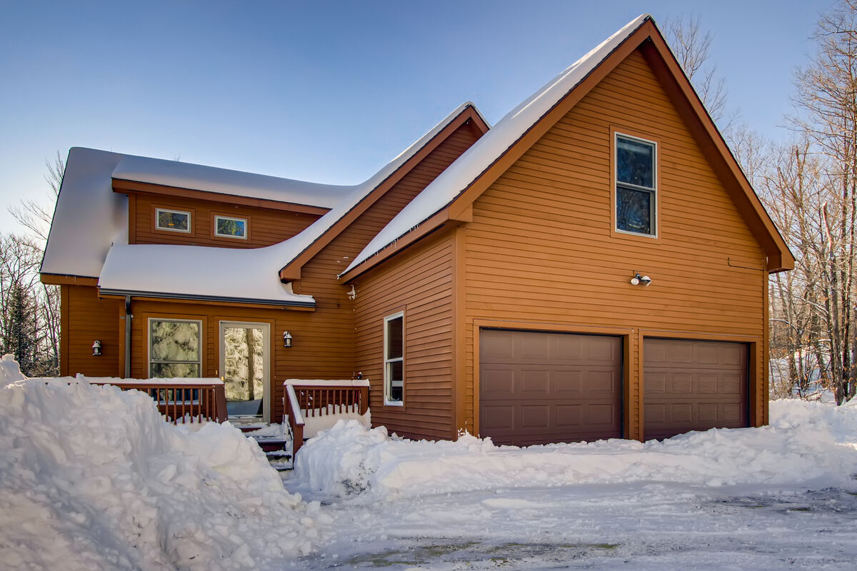 Front Picture of Our Short Term Rentals in Vermont in the Snowy Winter.